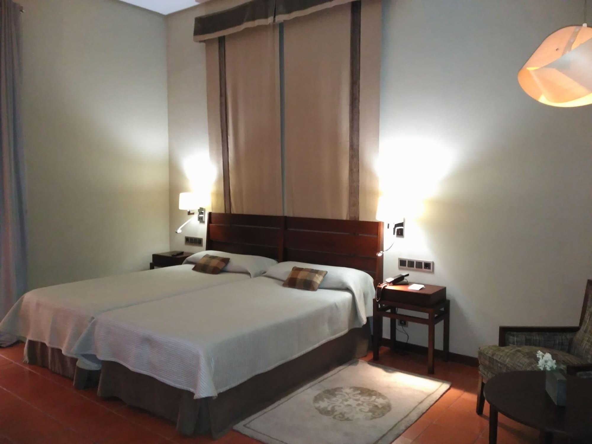 Parador De Caces Kültér fotó